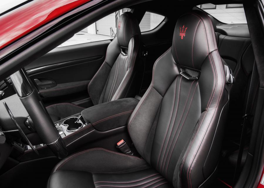 Интерьер Maserati GranTurismo Sport Special Edition 2017 года  (фото 20 из 32)